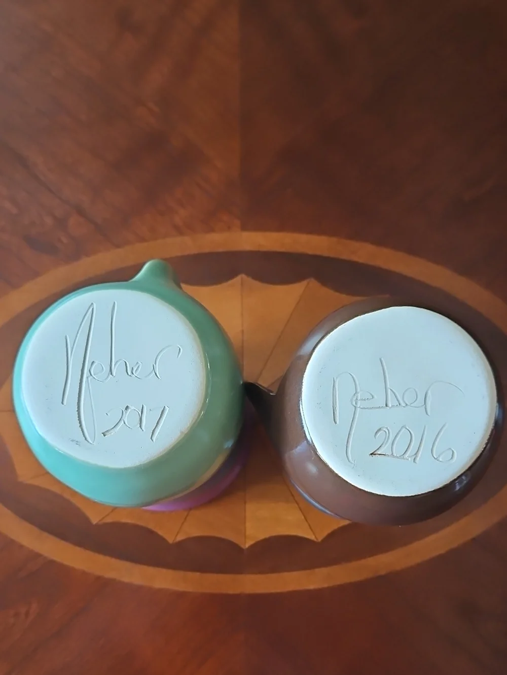 2 VTG Signed Neher Clay In Motion Handwarmer Snug Mugs Stoneware Right & Left